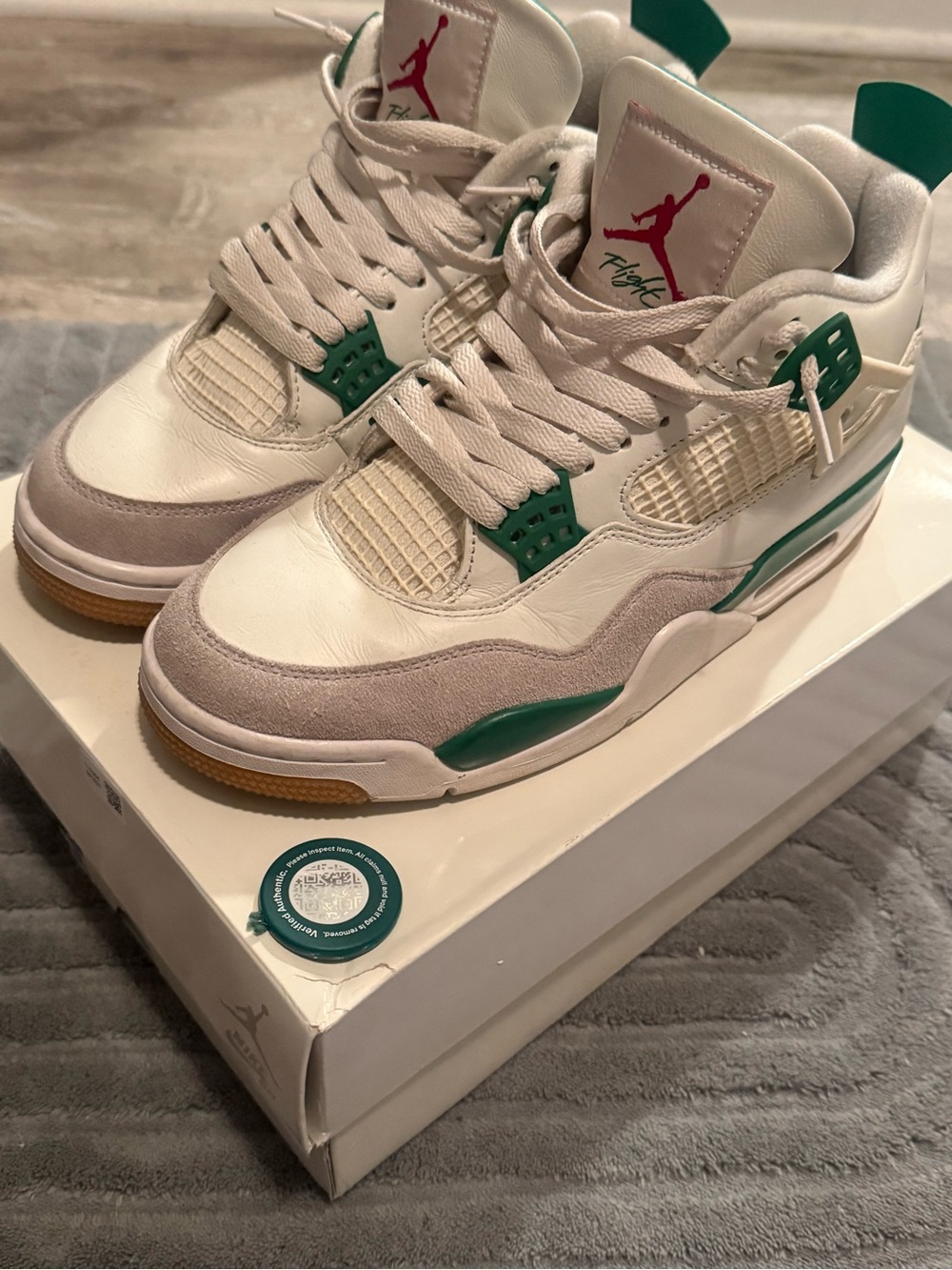 Air Jordan 4 Retro SB Pine Green Size 9